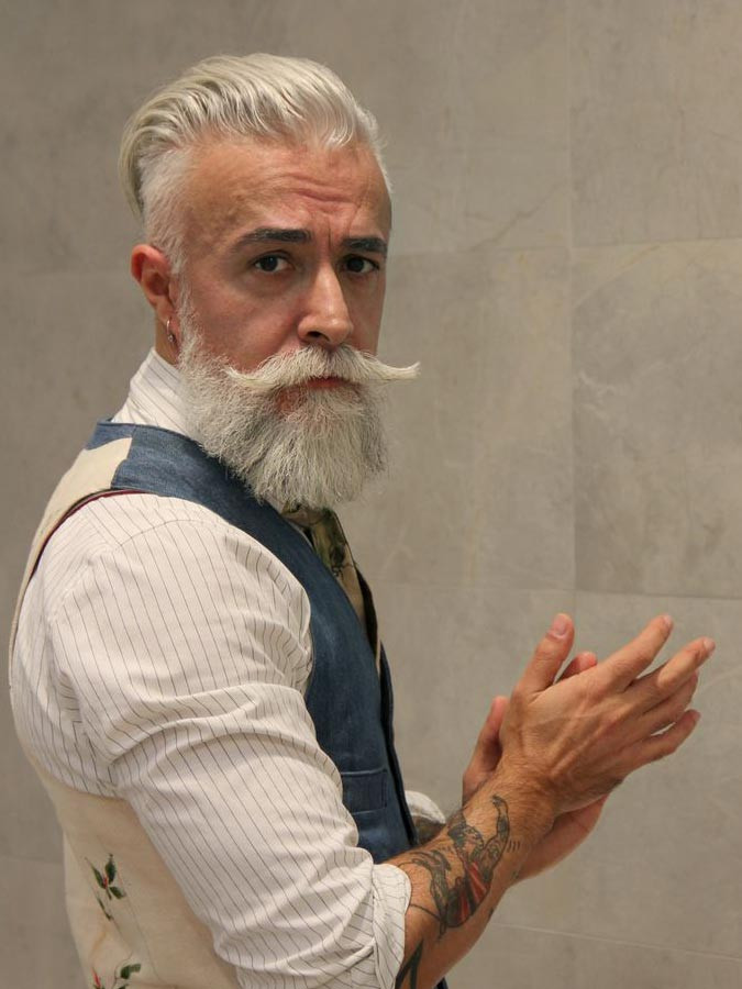 gynaikes-grizomallidwn-goiteia-twn-giati-oi-goiteyontai-apo-aytous-mensdaygr.jpg