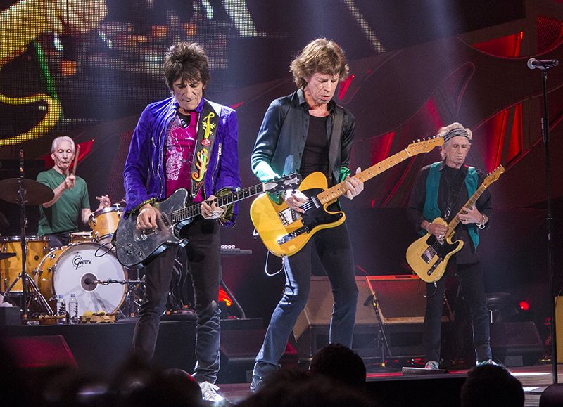 Rolling-Stones-ftiahnoun-kai-mpares-sokolatas-meta-ti-mousiki-mensdaygr2.jpg